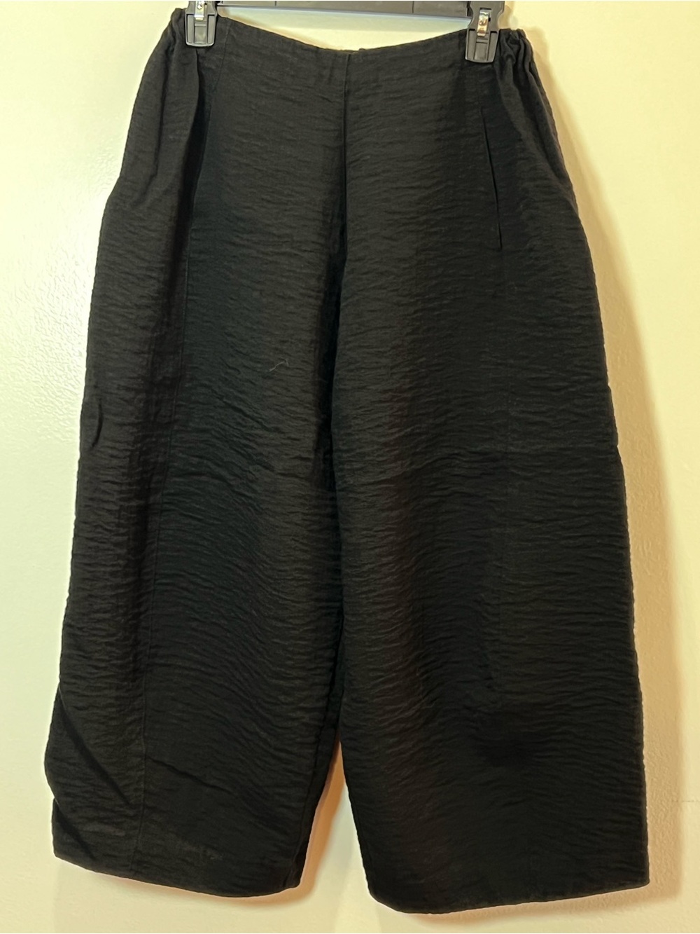 Wide-Leg Textured Black Pants - Picture 1 of 4